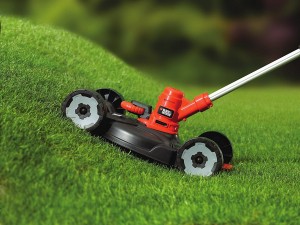 Tondeuse polyvalente terrain en pente Black & Decker ST5530CM 