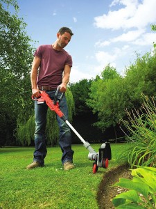 Débroussailleuse rotofil à batterie pas cher Black & Decker STC1820 utilisation